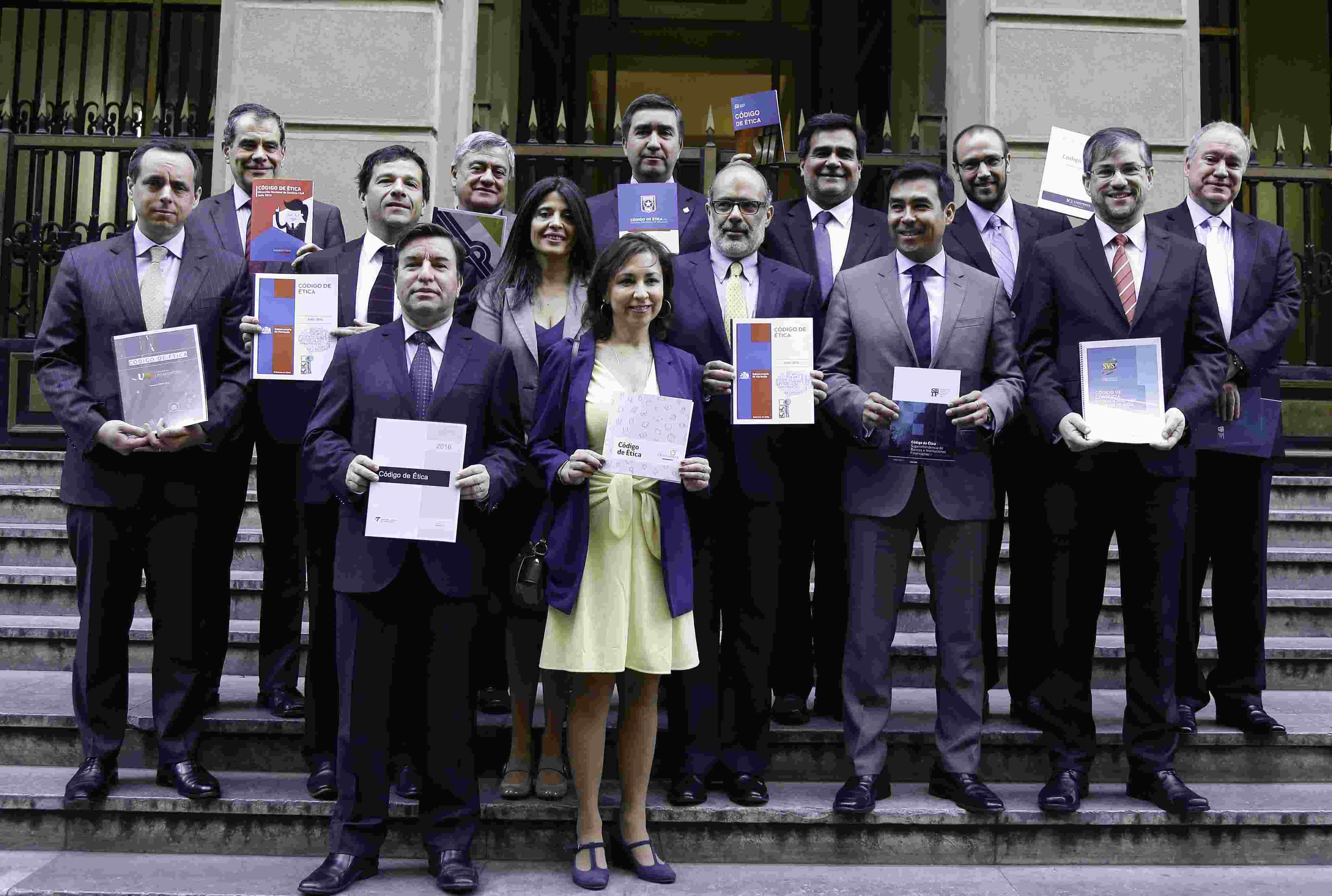 UAF ACTUALIZA CÓDIGO DE ÉTICA Y COORDINA SISTEMAS PREVENTIVOS ANTILAVADO Y ANTICORRUPCIÓN EN SECTOR PÚBLICO